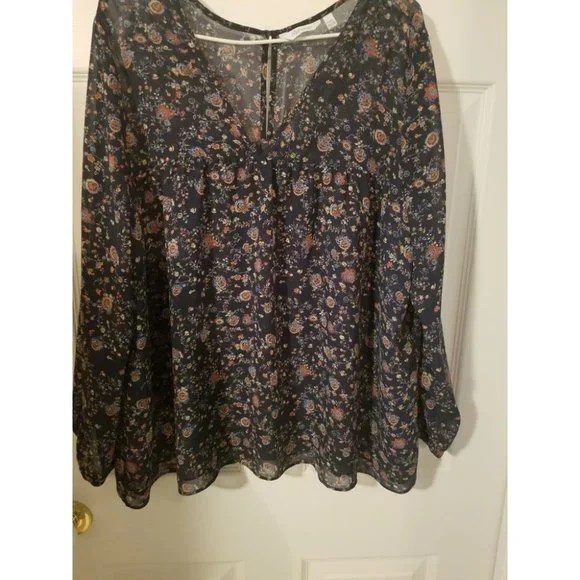 blouse - Picture 2 of 5